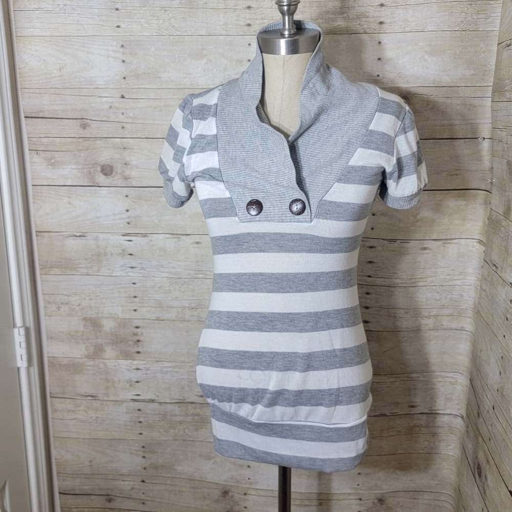 Pretty good blouse. Size M